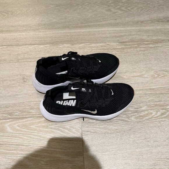 Nike(WMNS) React Escape Run Flyknit 'Black White' | Size: US 7.5 - Picture 5 of 9